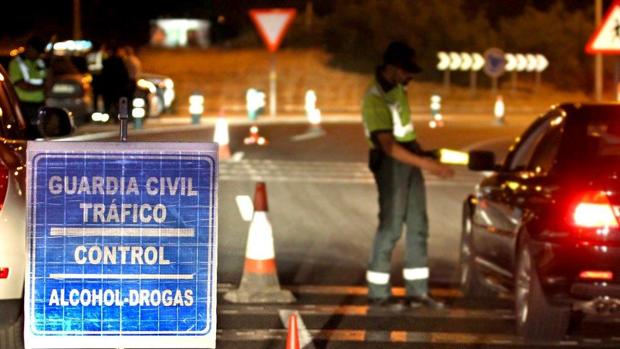 Se salta un control policial y huye desde Castilleja en dirección Huelva a 200 kilómetros por hora