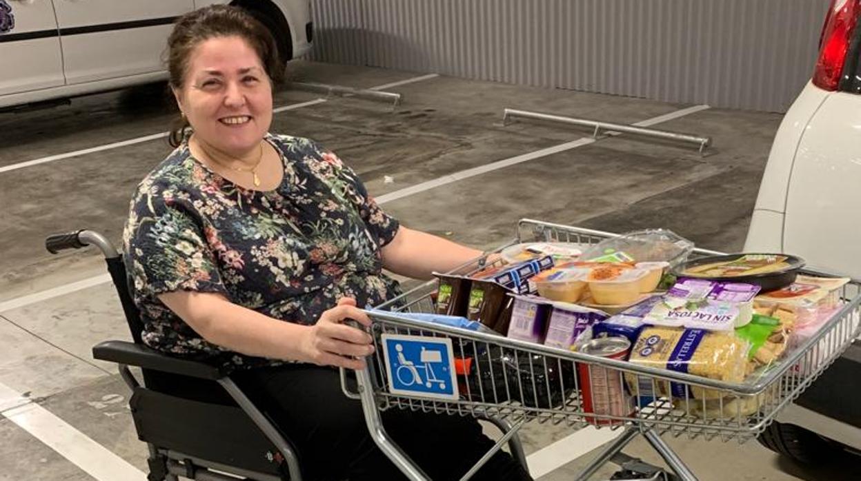 Josefa Lozano con la escayola tras su tropiezo