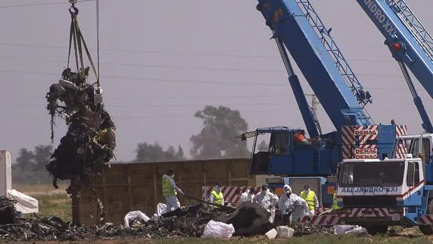 La juez vuelve a cerrar la causa del accidente mortal del A400M en el aeropuerto de Sevilla