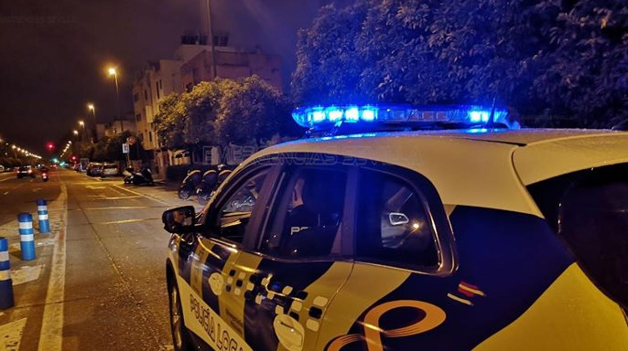 Detenido un hombre en Sevilla por la Policía Local al intentar agredir a su expareja con un cuchillo de cocina