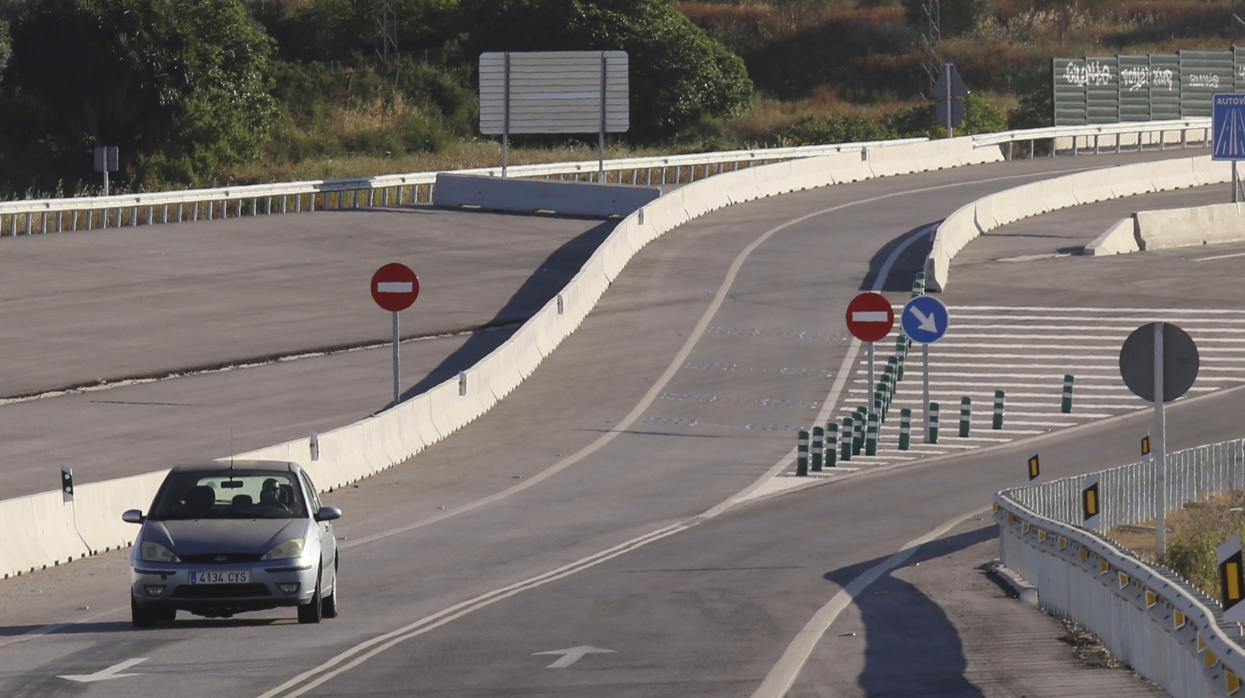 Tramo de la SE-40 entre el término municipal de Gelves y Almensilla