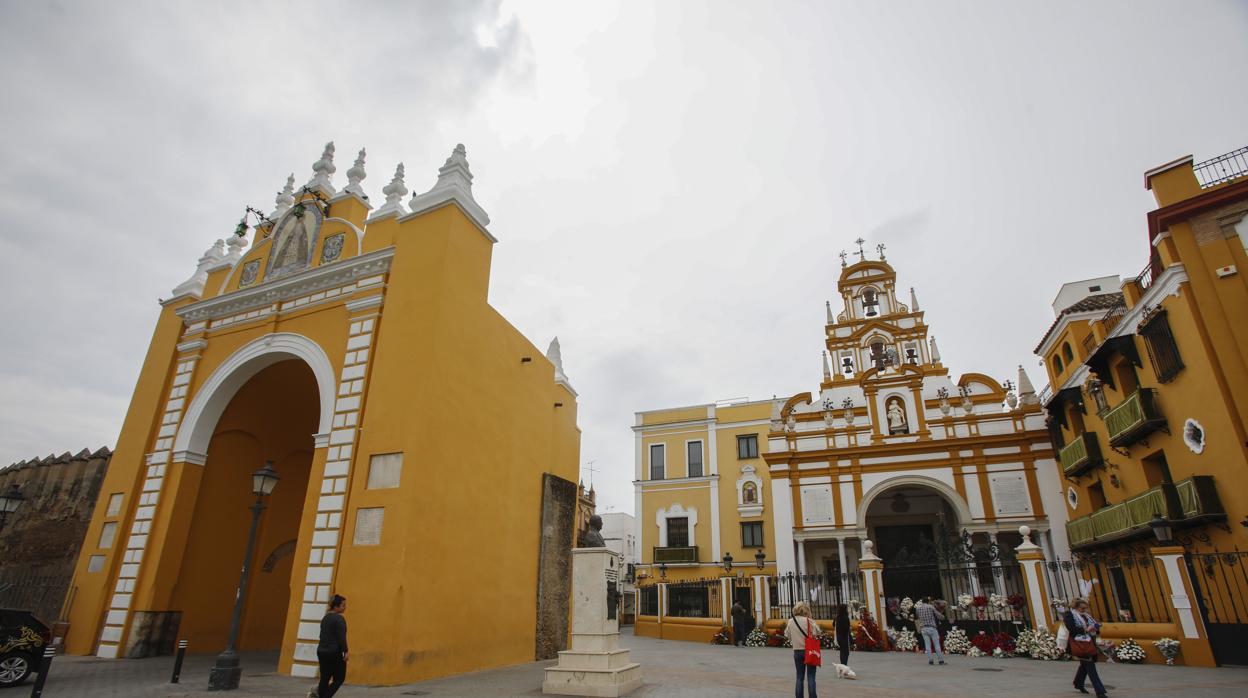 La puerta de la Macarena