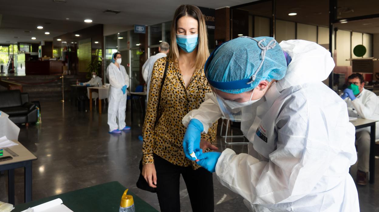 Pruebas de anticuerpos de detección del coronavirus realizadas por el Colegio de Médicos de Sevilla