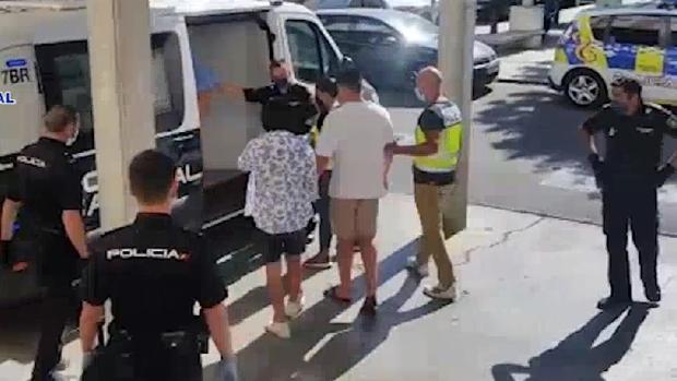 Detenidos cuatro franceses por violar a dos menores que conocieron en la Alameda de Hércules