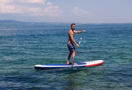 Alberto López practicando Paddle Surf