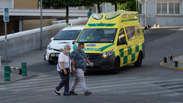 Los pacientes Covid se triplican en Sevilla en una semana pero aún son menos del 5% del total