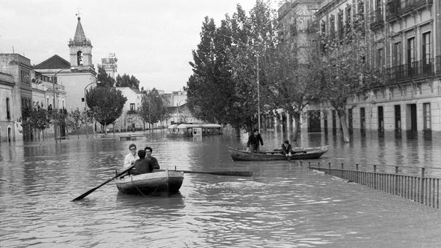 Muestra fotográfica del crecimiento de Sevilla a través de sus barrios