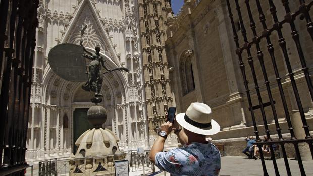 Patrimonio aprueba la restauración de los atrios de las puertas de los Palos y del Príncipe de la Catedral