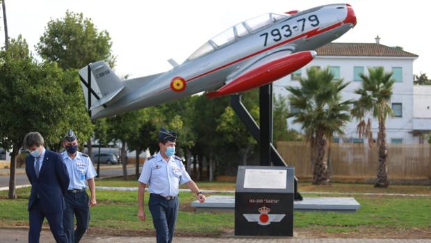 Tablada rinde homenaje al Saeta, pionero de la aviación española