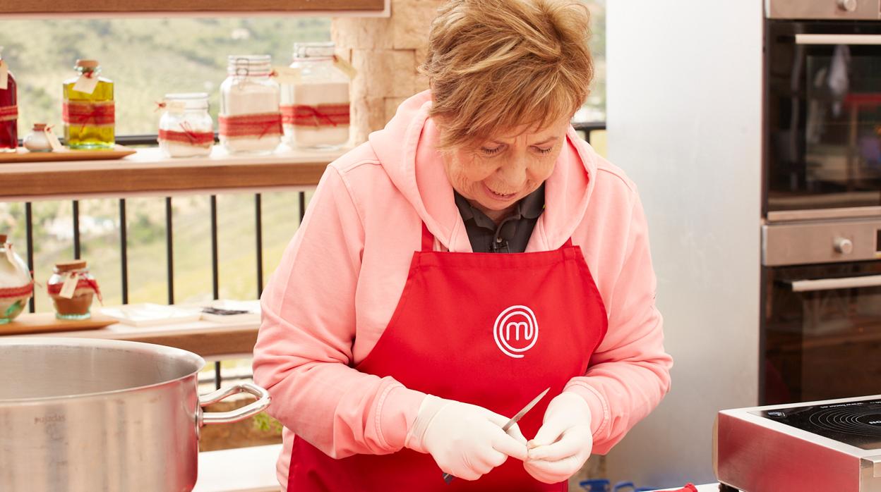 Celia Villalobos, en plena faena en Masterchef Celebrity