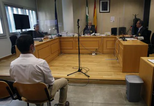 López Adán, frente al juez de lo Penal número 11, Joaquín Yust, el primer día del juicio
