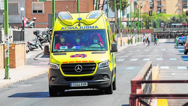 Pacientes Covid llenan tres plantas del Virgen del Rocío de Sevilla, que abre una cuarta y prepara una quinta