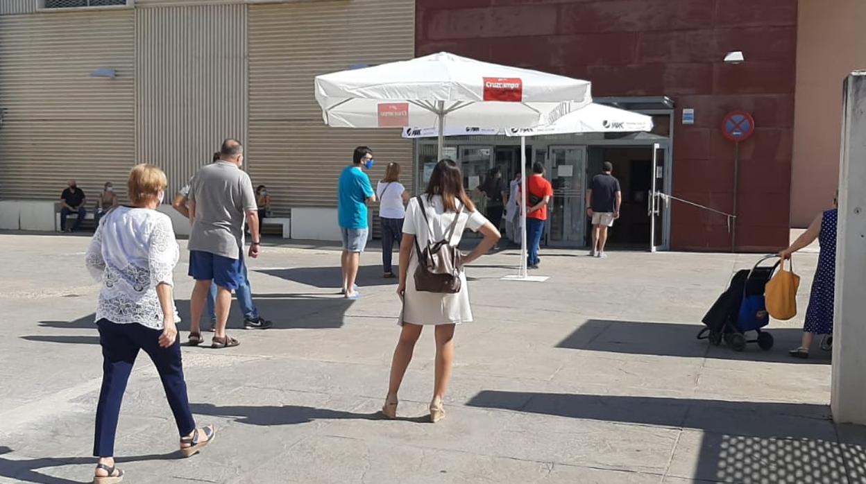 Colas en el centro de Sevilla Este a principios de octubre