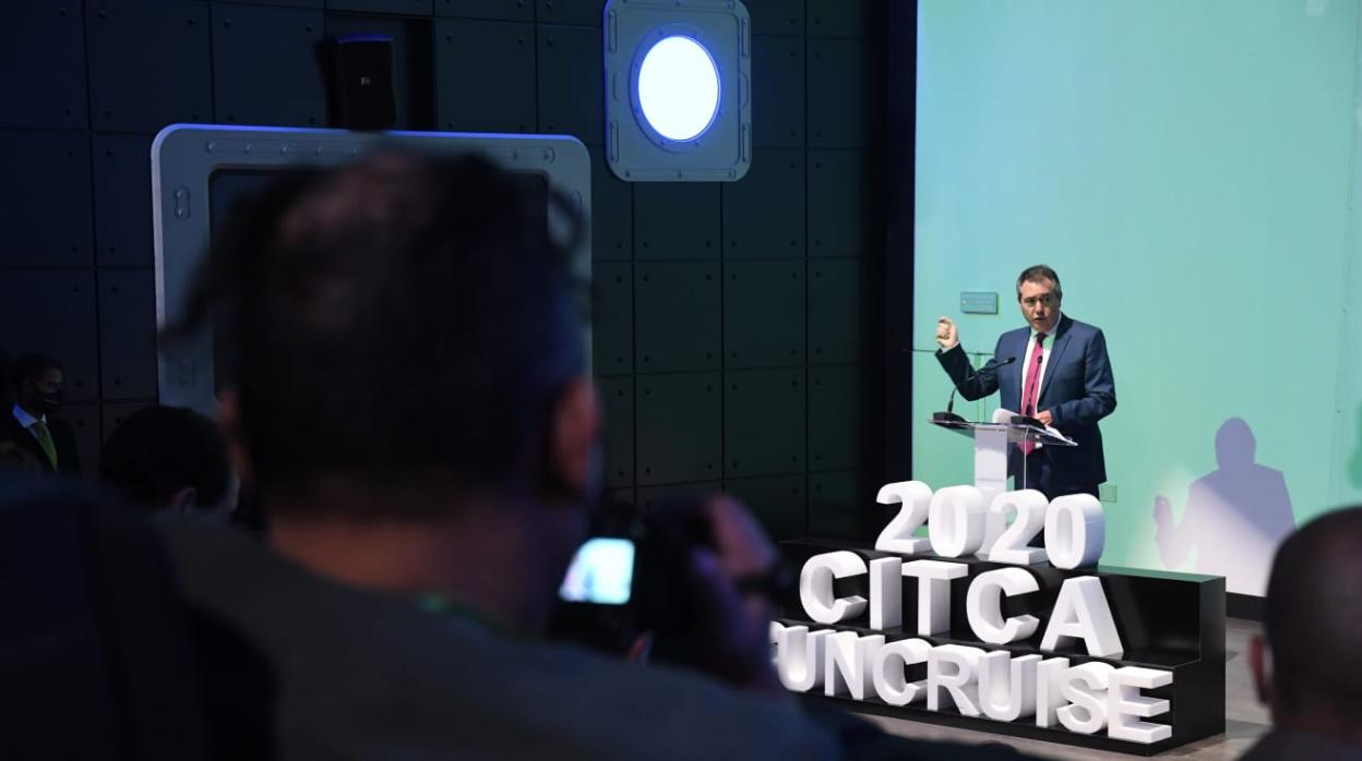 El alcalde, Juan Espadas, durante el congreso de cruceros