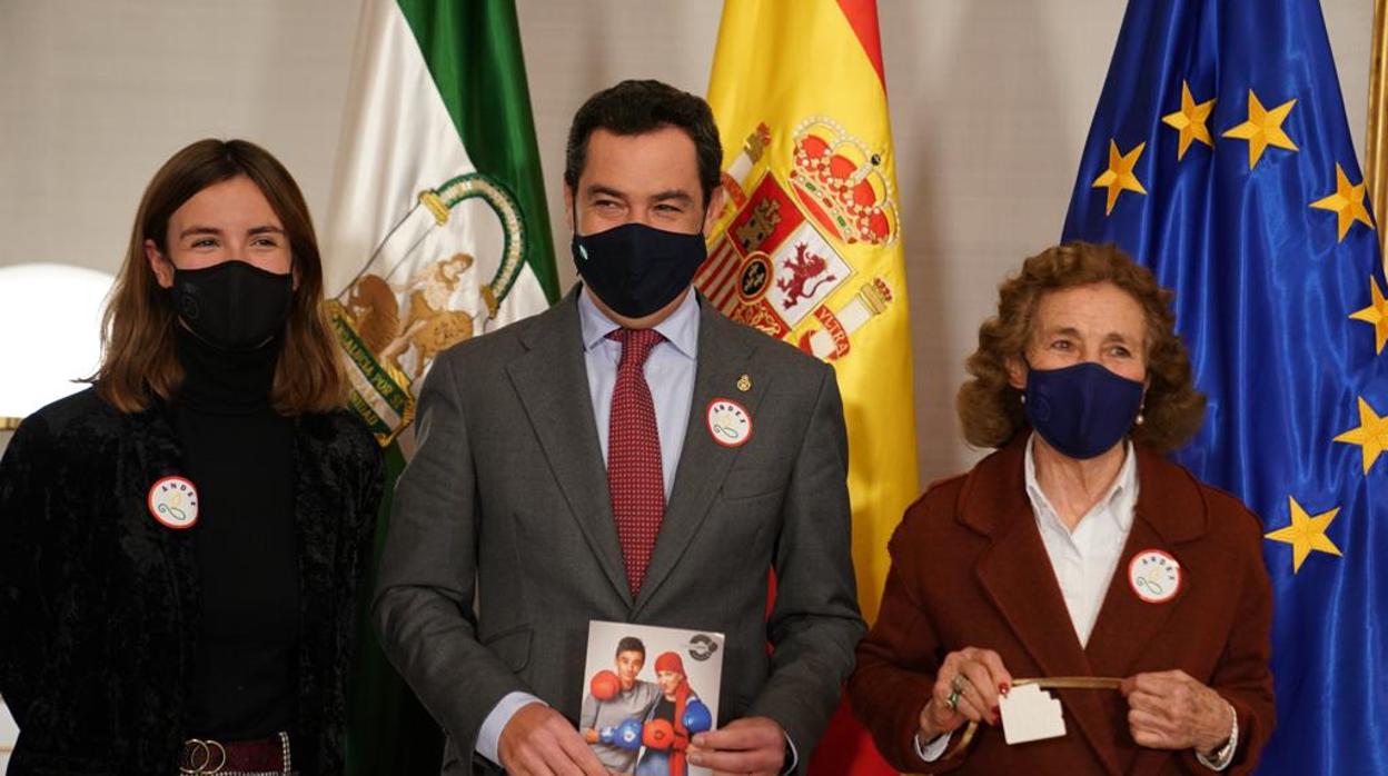 Juanma Moreno con María Luisa Guardiola, presidenta de Andex