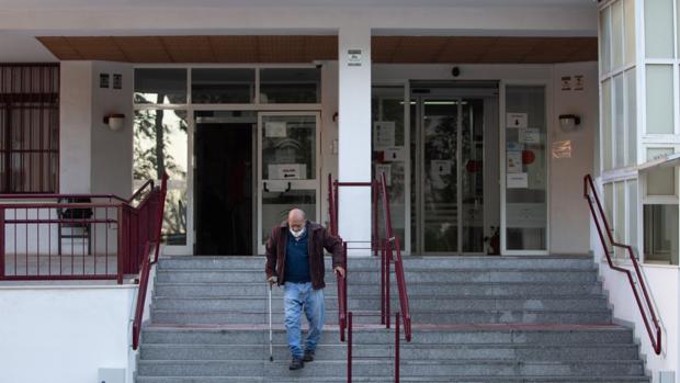 Sevilla aguarda la llegada de la vacuna: «Mi hermano me ha dicho que me vacune»