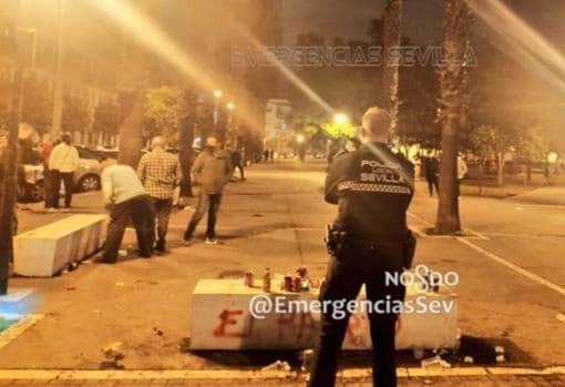 La Policía disuelve un botellón en la barriada de Pedro Salvador