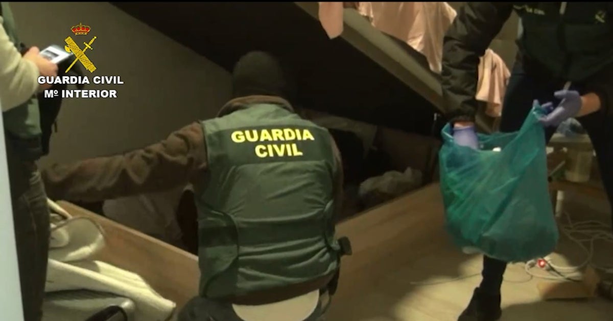 Registro de la Guardia Civil en el domicilio de los sospechosos