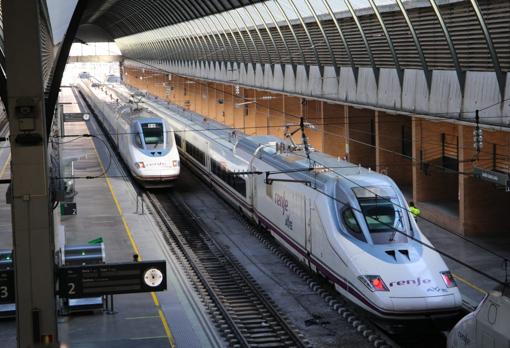 Andenes vacíos en la estación de Santa Justa