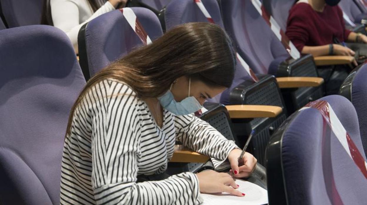 Estudiantes en la facultad de Derecho