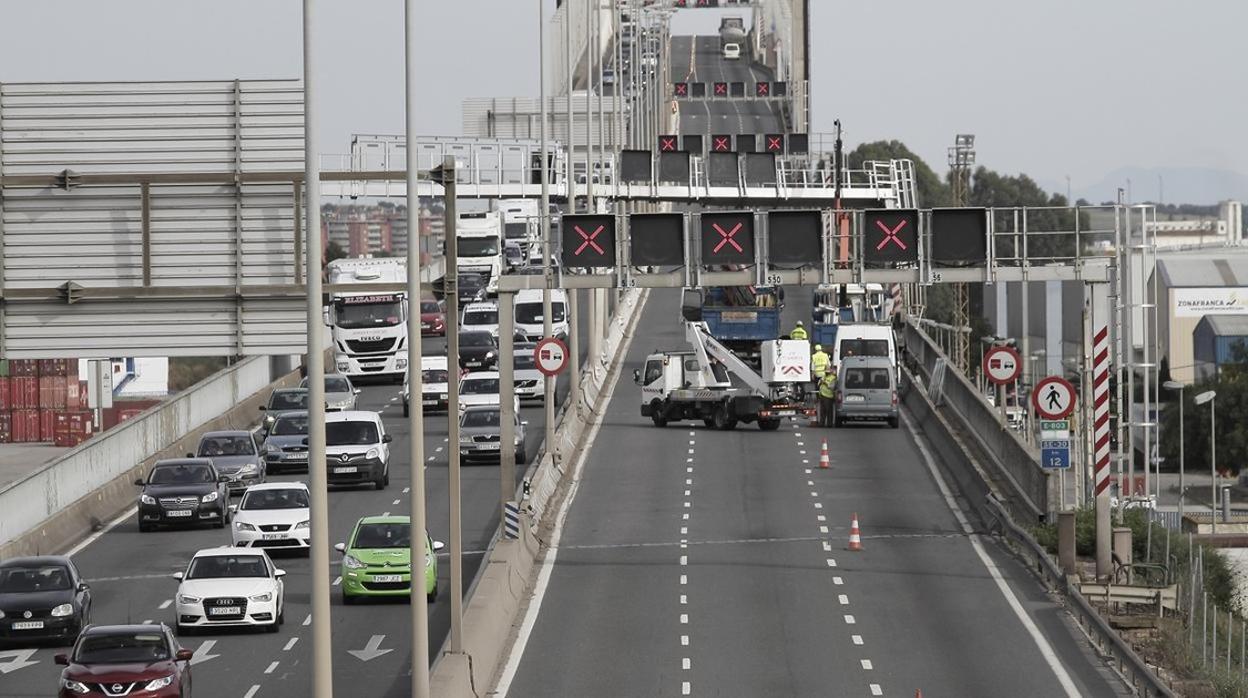 Imagen de archivo de un accidente de tráfico en el Puente del Centenario