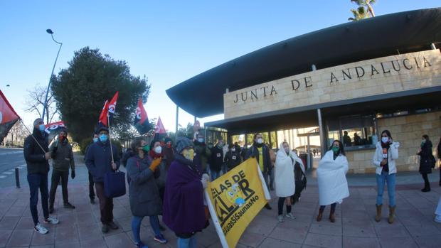 Los profesores de instituto de Andalucía quieren parar las clases por el frío en las aulas