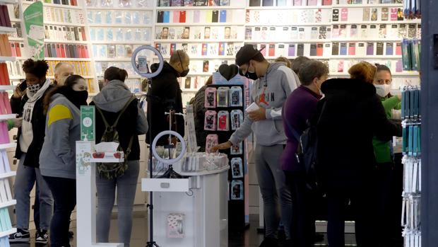 Sevilla notifica diez fallecimientos más por Covid y 700 positivos en la última jornada