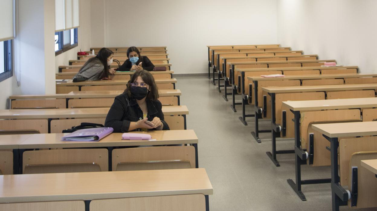 Alumnos en la Facultad de Derecho