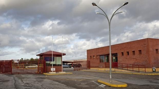 El brote de coronavirus de Sevilla I deriva de un preso que dio positivo en el hospital y de un cocinero