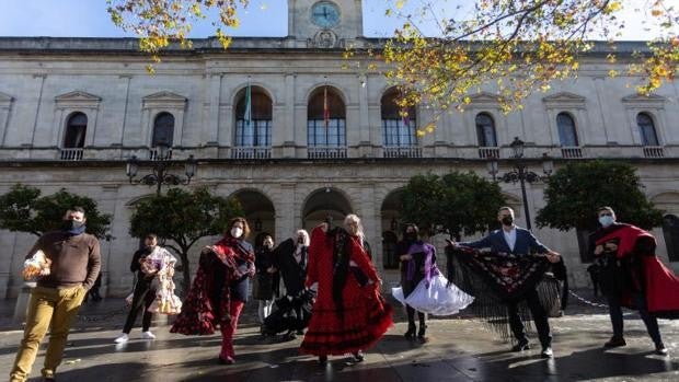 Los trajes de flamenca, colgados desde hace un año por el coronavirus