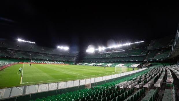 Los estadios del Betis y del Sevilla, posibles centros de vacunación masiva de coronavirus