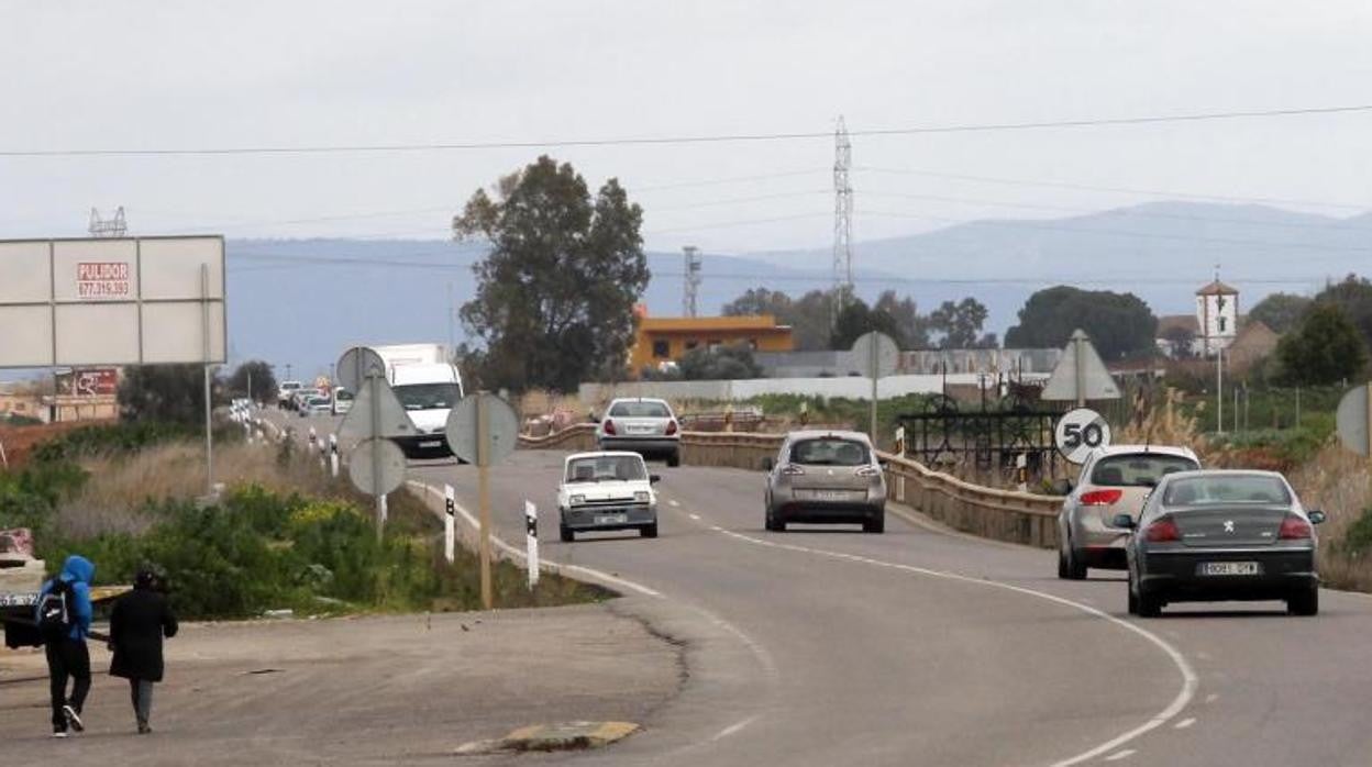 El robo se llevó a cabo en un chalé situado en la carretera que une Valdezorras con Brenes