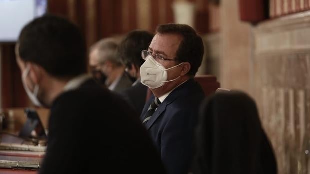 PP y Vox acusan a Espadas de «encubrir a Cabrera» e impedir su comparecencia por el incidente del bar