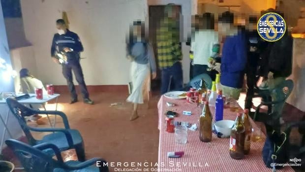 La Policía de Sevilla pone fin a una fiesta en la azotea de un piso del Centro