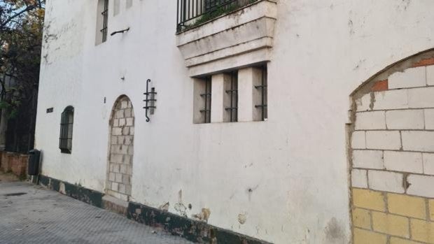 Una veintena de edificios del Ayuntamiento de Sevilla están abandonados o se caen a pedazos