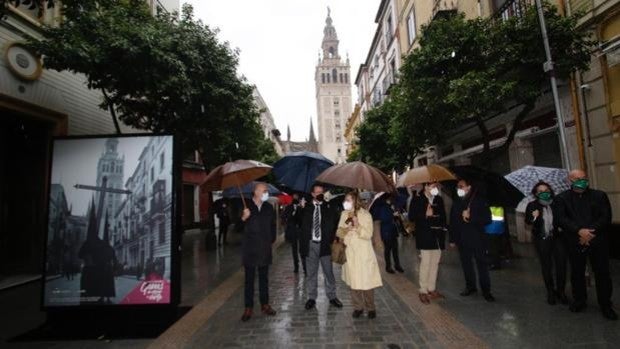 El Ayuntamiento reabre la calle Mateos Gago y lanza una campaña de promoción del barrio de Santa Cruz