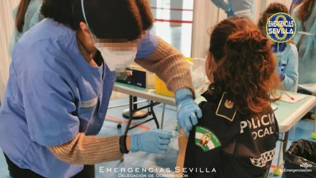 El jefe de la Policía Local de Sevilla «se cuela» en la vacunación contra el Covid