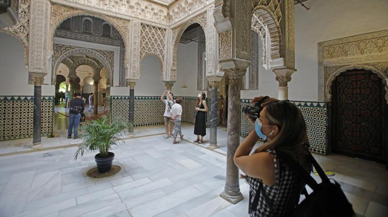 Visitantes en el Alcázar de Sevilla