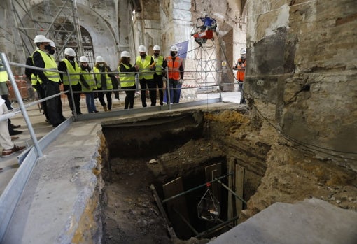 Una de las excavaciones para las catas arqueológicas