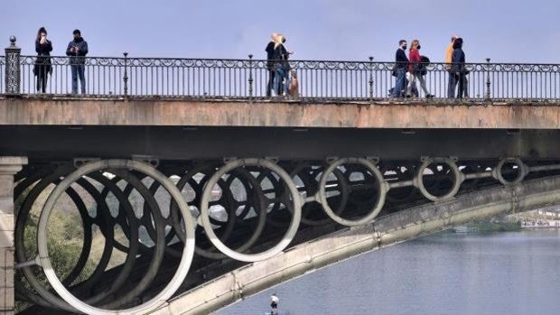 Sevilla estabiliza la curva de contagios, mientras baja la tasa de incidencia en siete puntos
