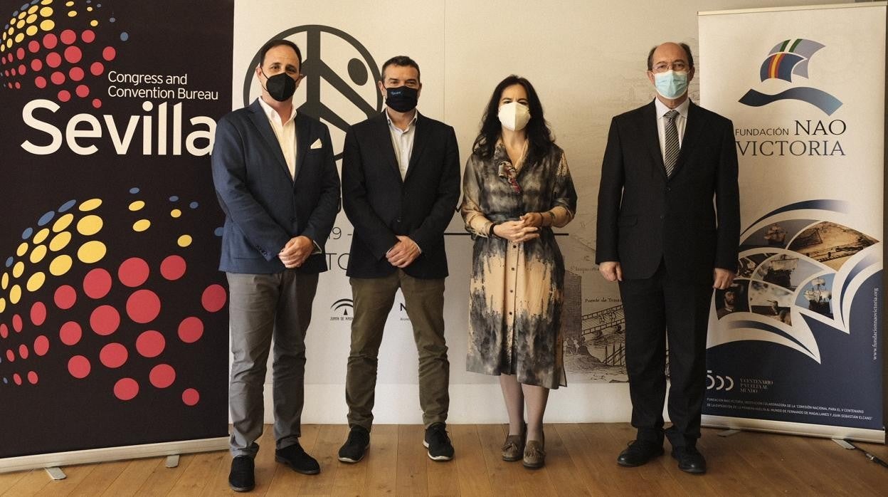 Foto de familia de la presentación del Espacio Primera Vuelta al Mundo