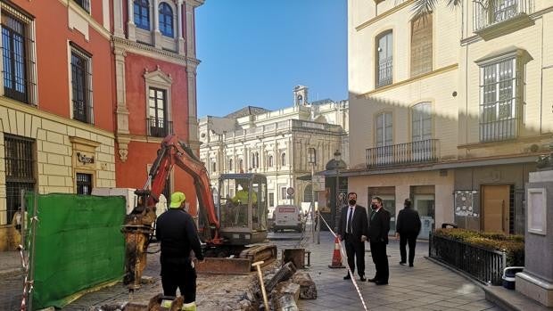 Comienzan las obras de reordenación del entorno de la escultura de Cervantes en Entrecárceles