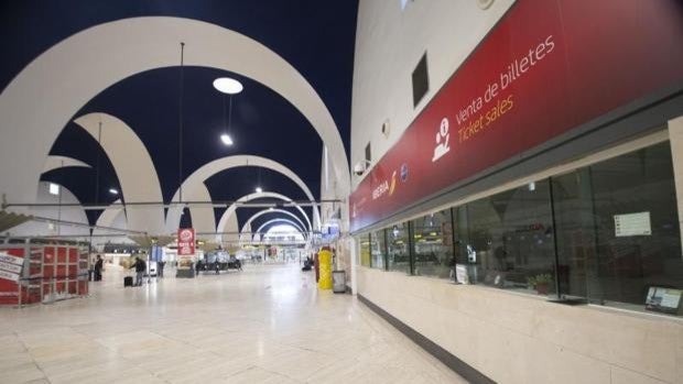 El aeropuerto de Sevilla contabiliza en febrero 29.000 viajeros menos respecto al mes anterior