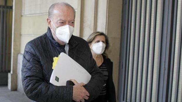 Villalobos responsabiliza a los funcionarios de tramitación de las ayudas directas que él firmaba