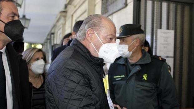 Villalobos reitera su «plena confianza» en los funcionarios que tramitaron las ayudas