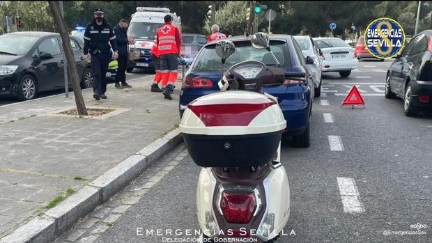 Hospitalizada una conductora tras una colisión entre turismos en Pino Montano