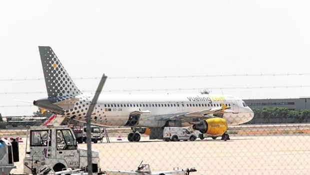 Vueling estrena una ruta Sevilla-Santiago el próximo junio