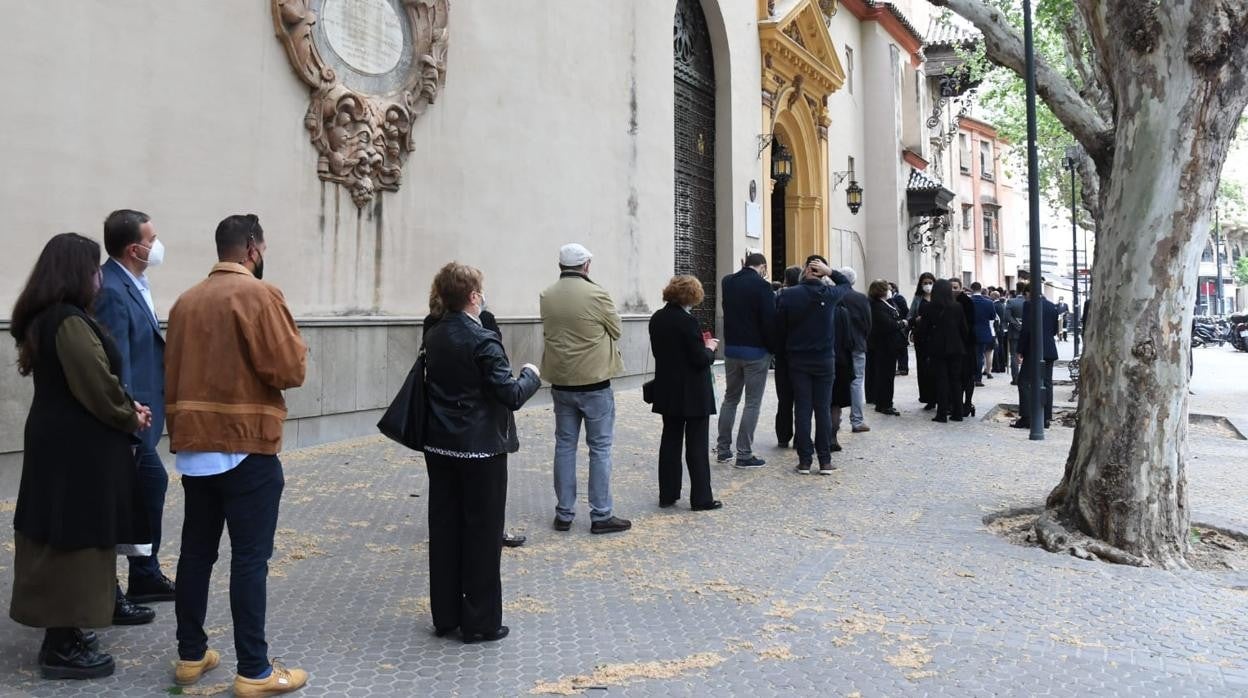 Colas en la iglesia de la Magdalena este Jueves Santo