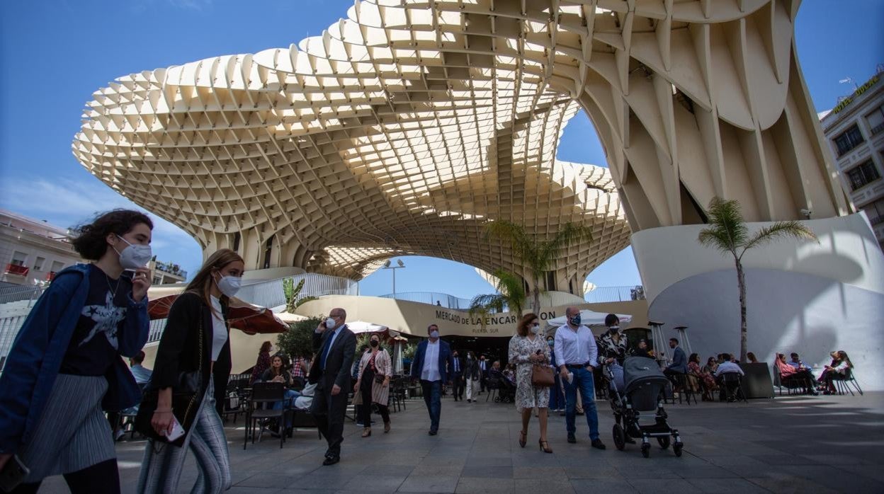 Ambiente en los alrededores de la Encarnación en Sevilla capital