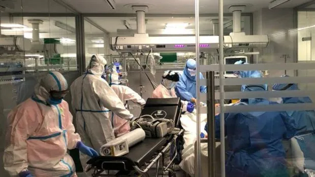 El Hospital Militar de Sevilla modula por primera vez la llegada de pacientes Covid de otros hospitales